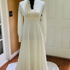 Classic Vintage Wedding Dress